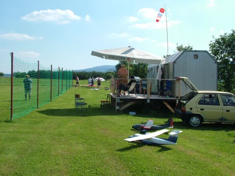 14 - tak tohle je naše zázemí.jpg